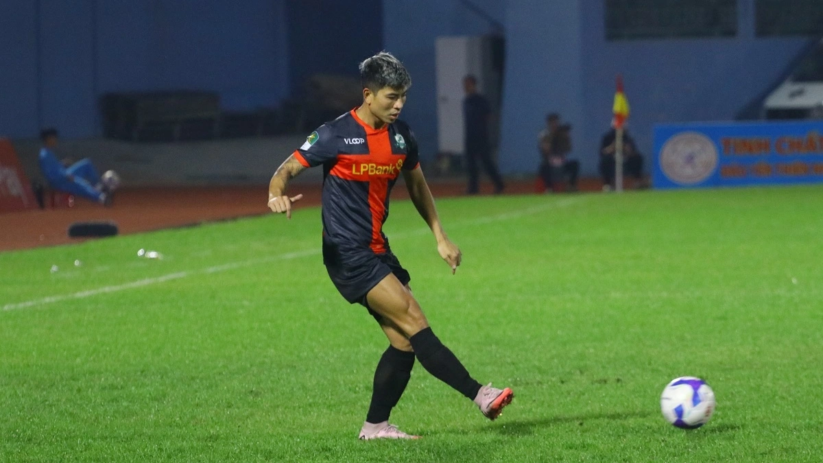 Đinh Thanh Bình ghi bàn mở tỷ số. (Ảnh: VPF). 