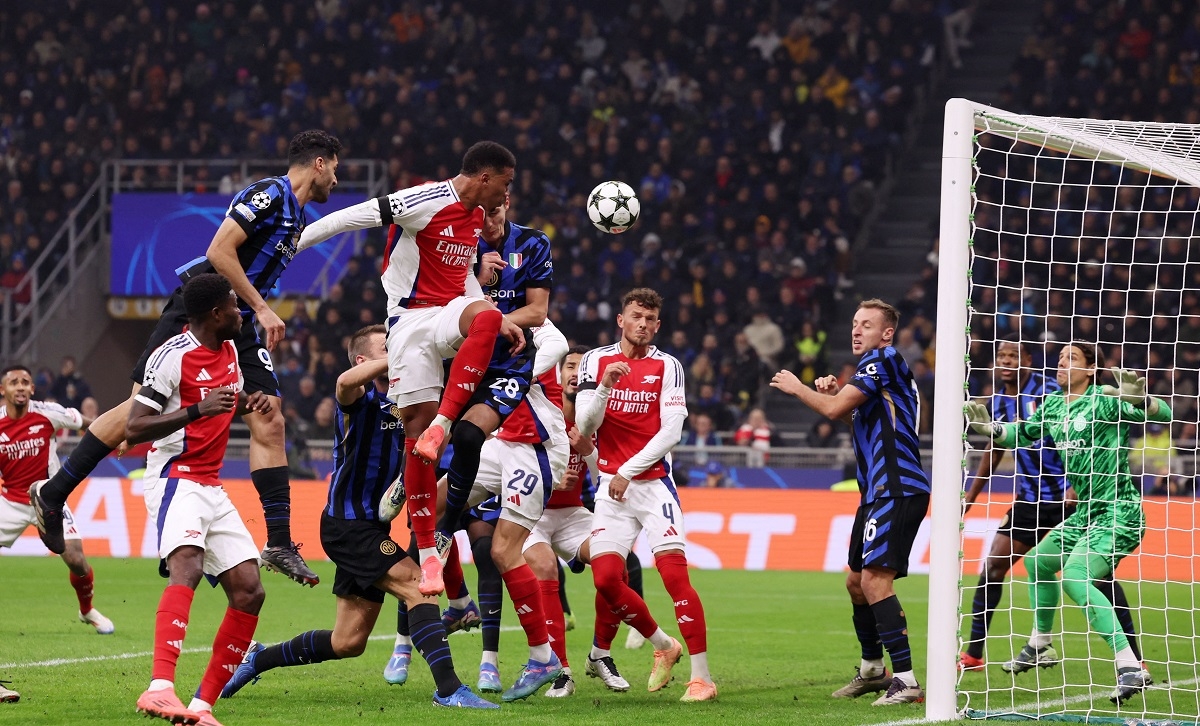 Những tình huống phạt góc của Arsenal vẫn chưa đem lại hiệu quả. (Ảnh: Reuters). 