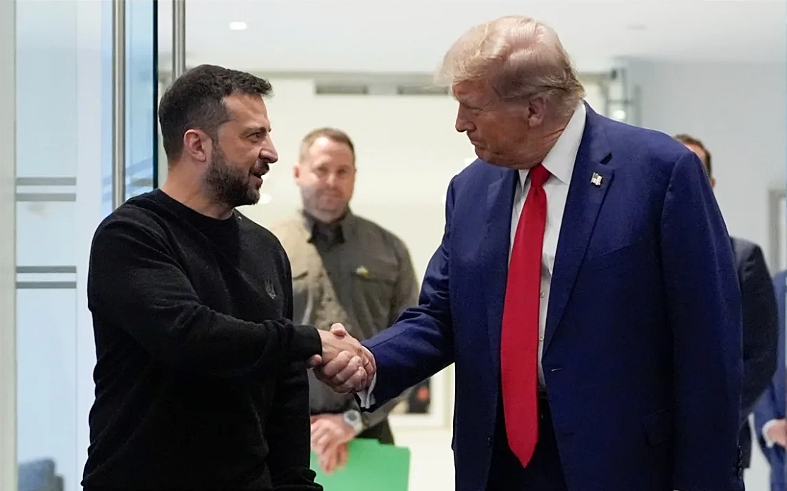 Ông Trump (phải) và Tổng thống Ukraine Zelensky. Ảnh: The Hill.