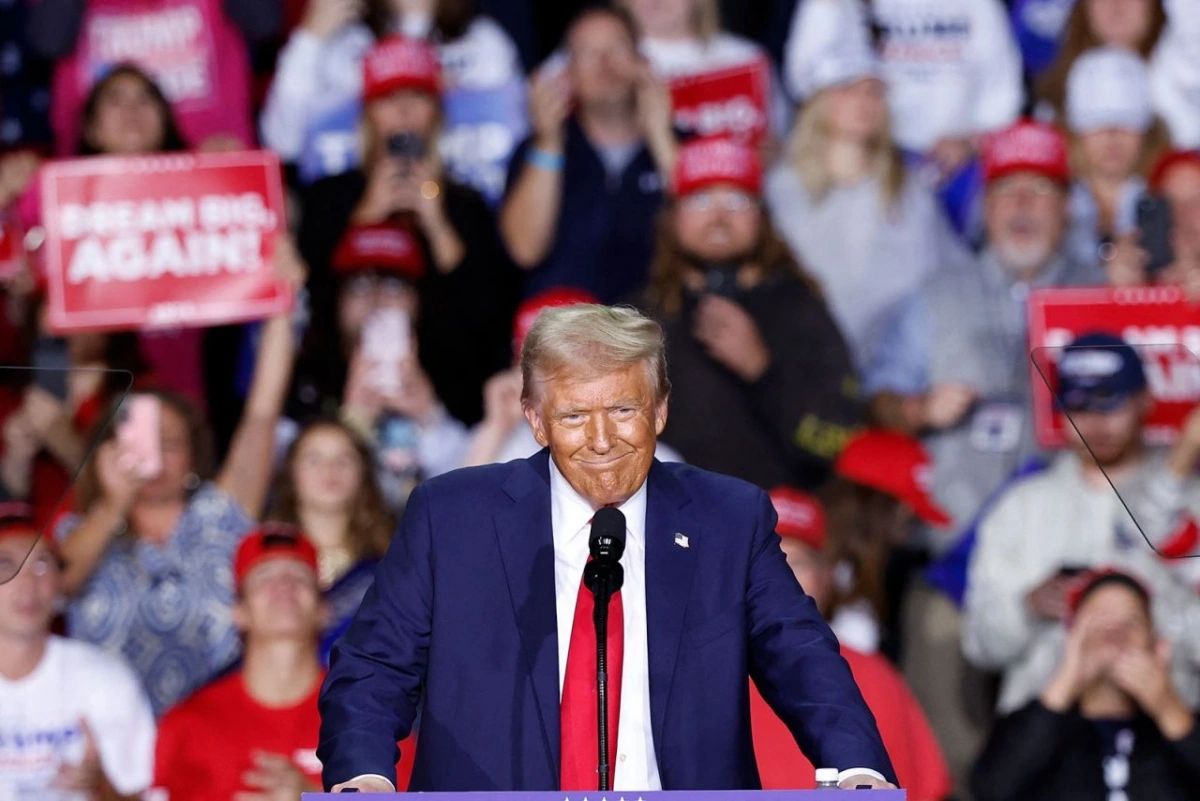 Ông Trump đã đưa ra đề xuất đánh thuế lên tới 60% với tất cả hàng nhập khẩu từ Trung Quốc - Ảnh: AFP