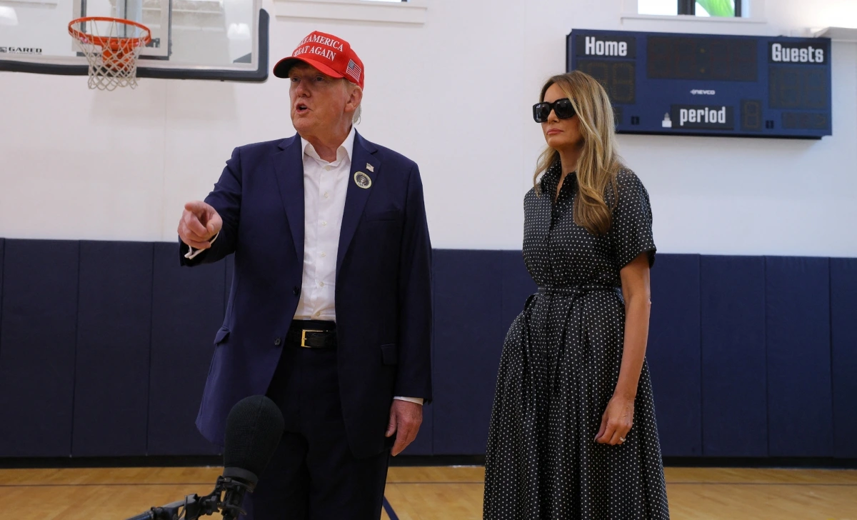 Cựu Tổng thống Donald Trump bỏ phiếu tại Florida. Ảnh: Reuters.