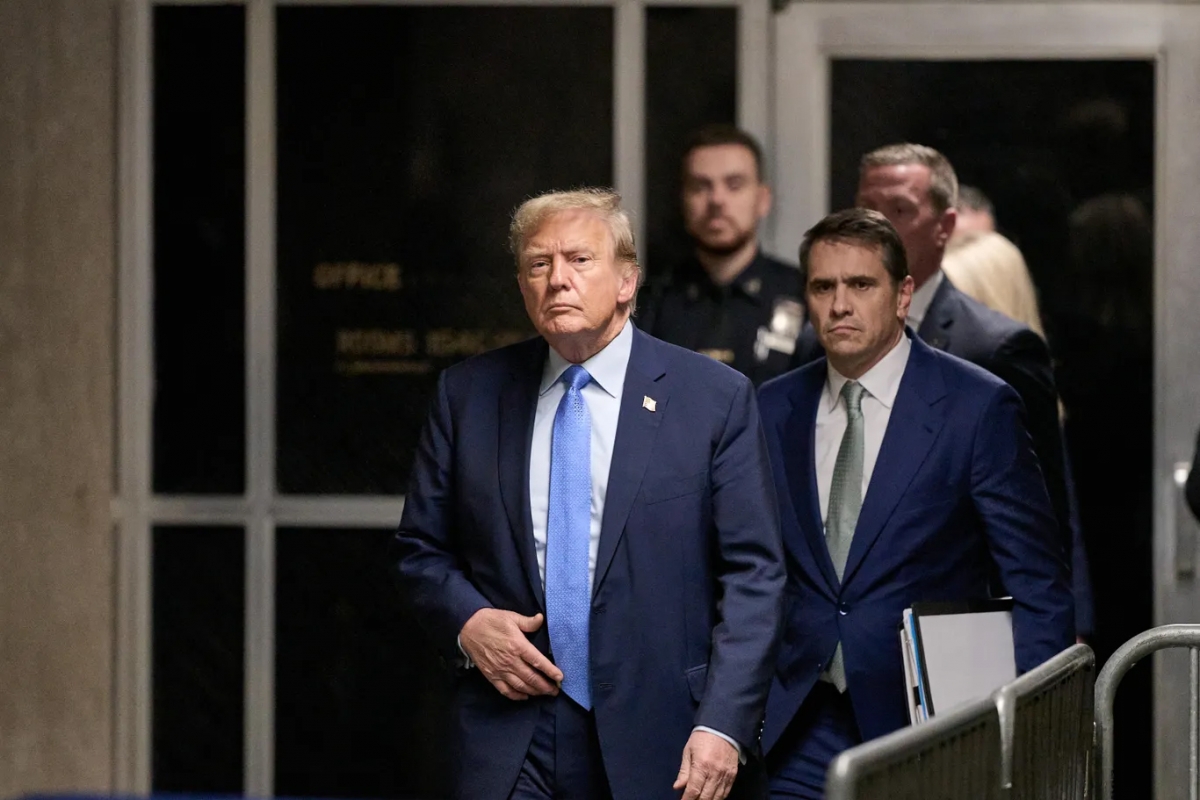 Ông Trump rời Tòa án Manhattan ngày 26/4/2024. Ảnh: Getty