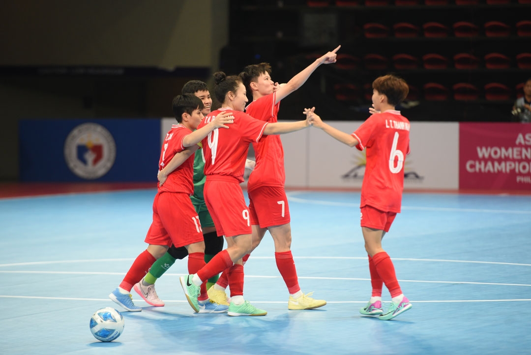 Chiều 21/11, ĐT Futsal nữ Việt Nam vô địch giải Futsal nữ Đông Nam Á 2024, giải đấu lần đầu tiên được tổ chức sau chiến thắng 2-1 trước ĐT Futsal nữ Thái Lan ở trận chung kết. 