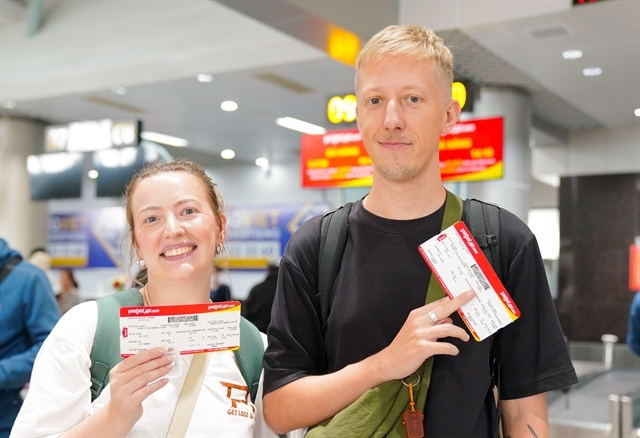 Vietjet passengers pose for a photo. (Photo courtesy of Vietjet)