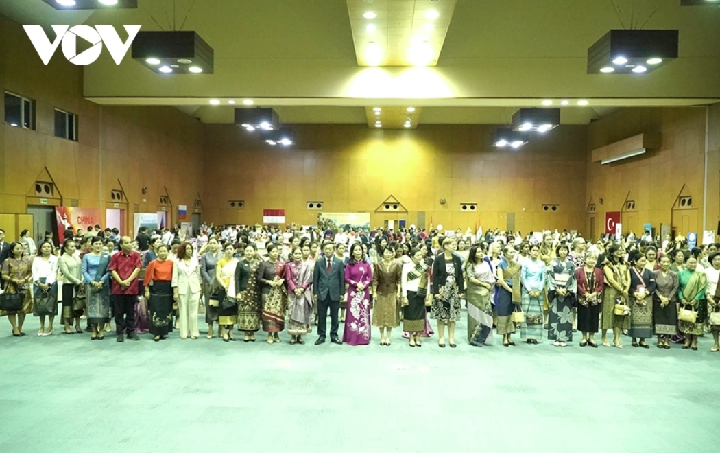 The tea party is attended by more than 400 guests from various embassies and international organisations in Laos.