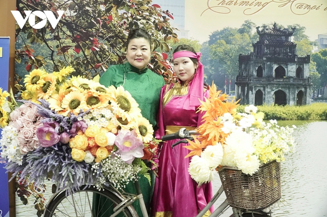 The Vietnamese booth provides a beautiful background in which visitors can pose together for check-in photos.