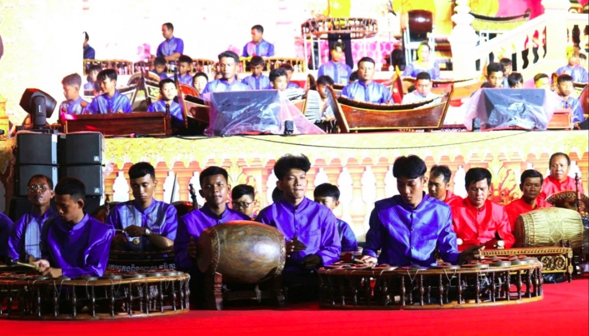 The five-tone musical ensemble, or Pinn Peat orchestra, is a form of orchestral music for religious rituals.