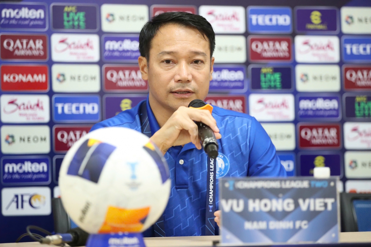 HLV Vũ Hồng Việt tuyên bố giành 3 điểm và giữ sạch lưới trước Tampines Rovers.
