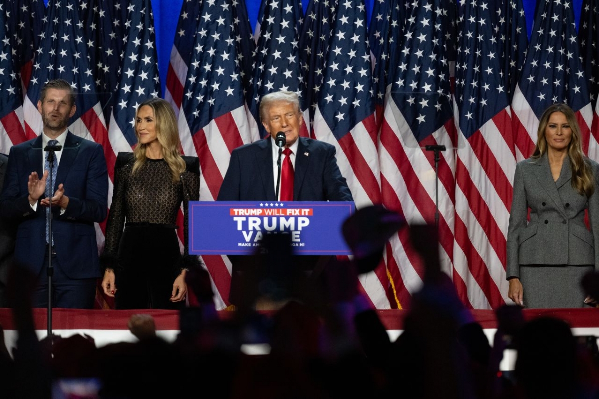 Ông Trump phát biểu vào đêm bầu cử tại Florida. Ảnh: CNN