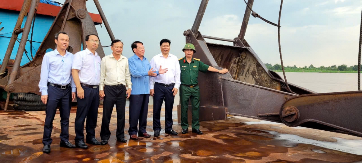 Sau hơn 20 ngày khởi công, mỏ cát Hòa Hưng -5 vẫn chưa hoạt động do chủ mỏ đưa ra mức giá quá cao