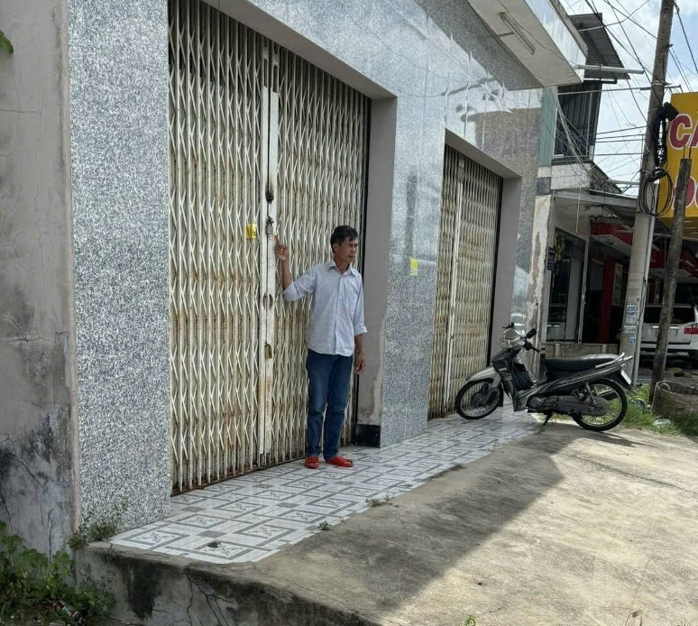 Lâm Văn Nghiêm tại buổi dựng lại hiện trường vụ trộm cắp tài sản.