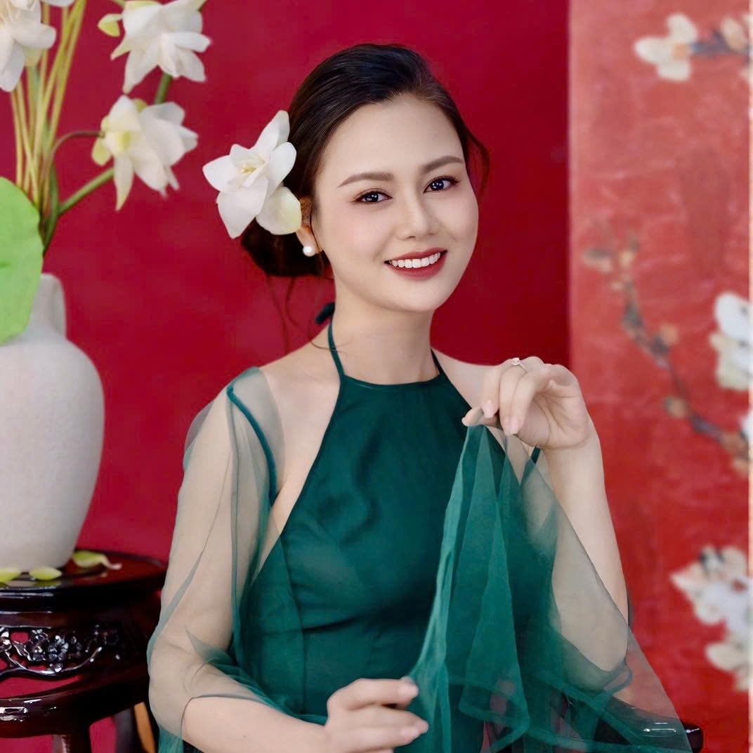 Nữ diễn viên còn được biết đến với danh xưng "mỹ nhân chuyên trị vai khổ" trên màn ảnh.