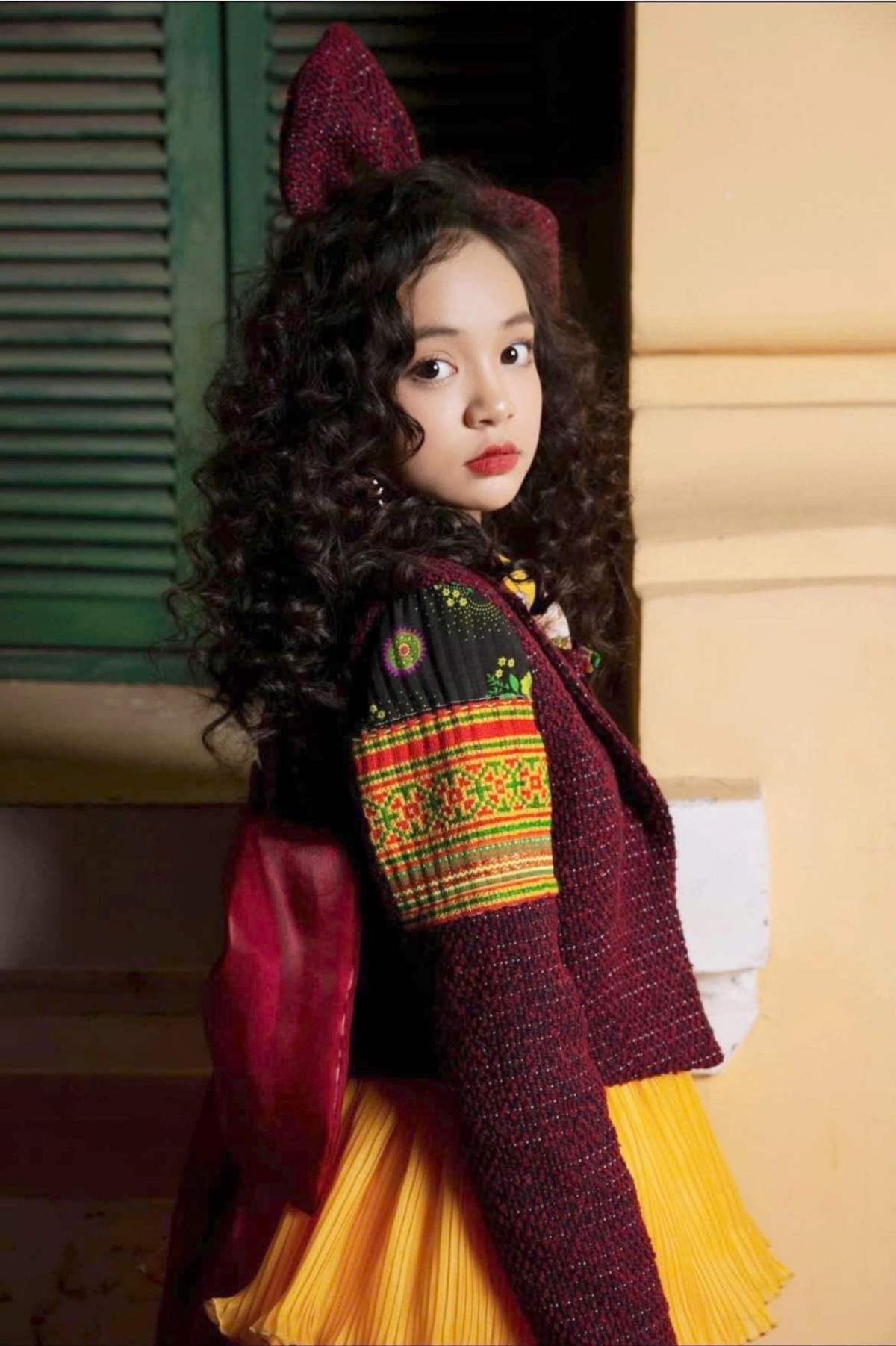 Cô bé sinh năm 2011 có gương mặt xinh xắn, đôi mặt to tròn dễ thương. Hiện tại đã là học sinh cấp hai nên nhìn Diệp Anh chững chạc hơn trước.