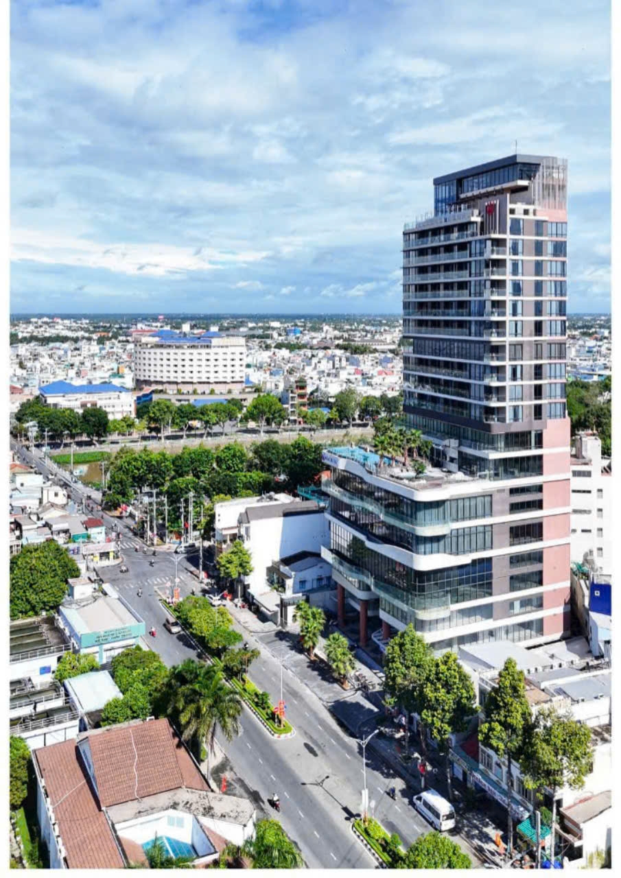 Tòa nhà Central Plaza Mỹ Tho xây dựng hoành tráng và cao nhất tỉnh Tiền Giang