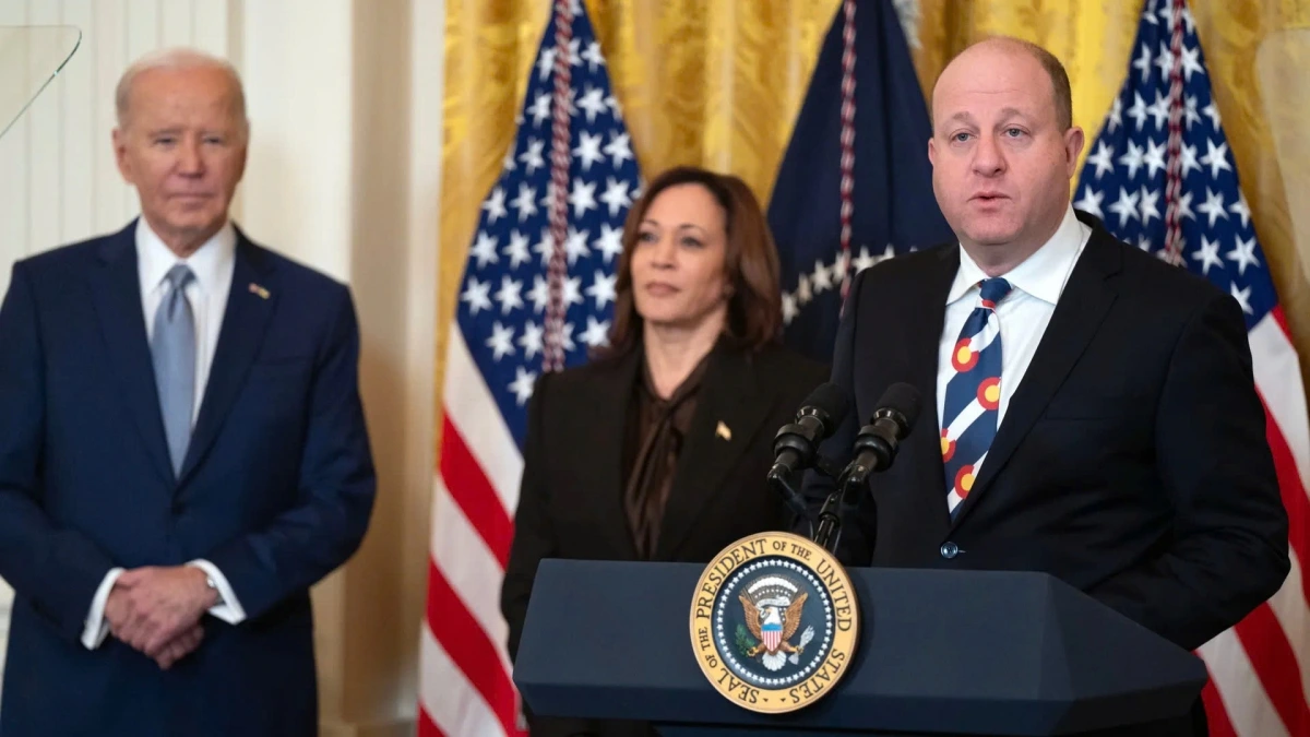 Thống đốc bang Colorado Jared Polis cùng Tổng thống Biden và Phó Tổng thống Harris (Ảnh: WH)
