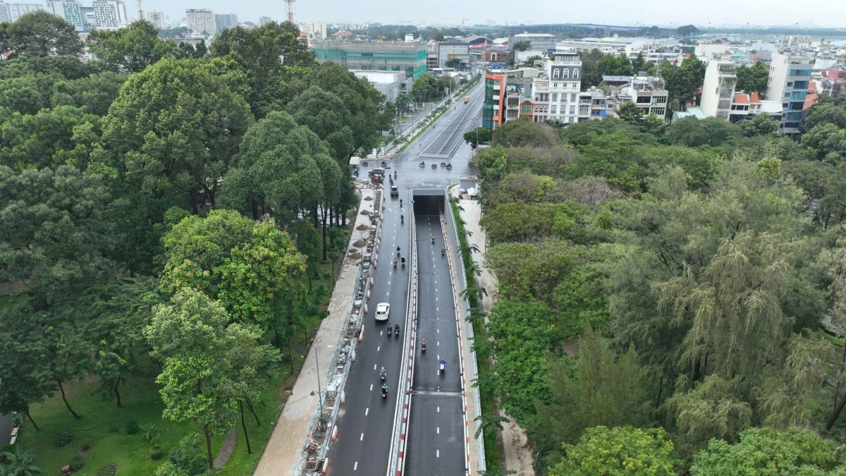 Điểm đầu của tuyến đường này là dự án hầm chui hầm chui Trần Quốc Hoàn - Phan Thúc Duyện đã được khánh thành vào ngày 10/8.