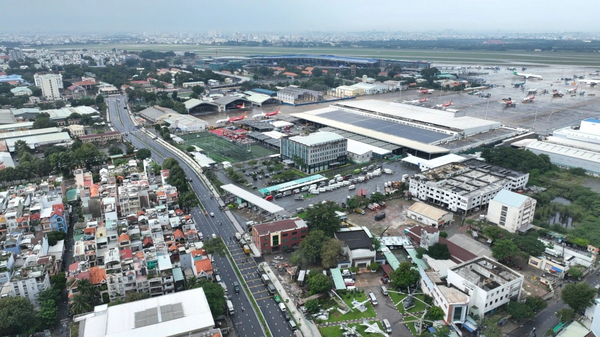 Hai đoạn đường mới thông xe gồm đường nối Phan Thúc Duyện và Đường 18E là một phần quan trọng trong dự án kết nối giao thông khu vực cửa ngõ sân bay Tân Sơn Nhất, TPHCM.