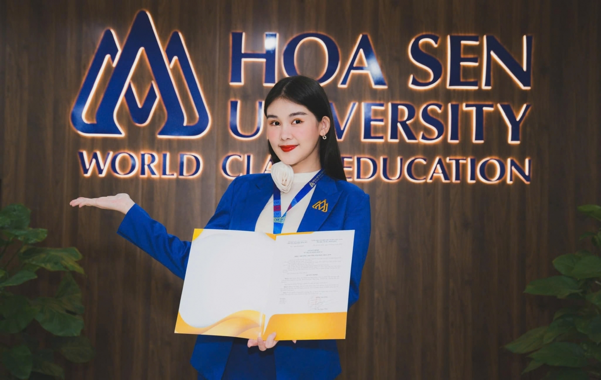 Mới đây, Ngân Anh cho biết sau khi hợp đồng lao động ba năm hết hạn, cô và nhà trường ký kết hợp đồng lao động mới, được tái bổ nhiệm chức giám đốc. Ngoài thời gian chuẩn bị tài liệu, lên lớp giảng dạy và hướng dẫn các đề án cho sinh viên, Ngân Anh kiêm nhiệm thêm những công tác khác như quản lý chất lượng của chương trình đào tạo, phân công thời khóa biểu giảng dạy cho các giảng viên thuộc bộ môn...