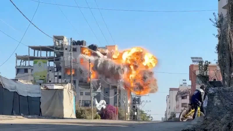 Các cuộc tấn công của Israel vào Gaza đã tiếp diễn. (Ảnh: Reuters)