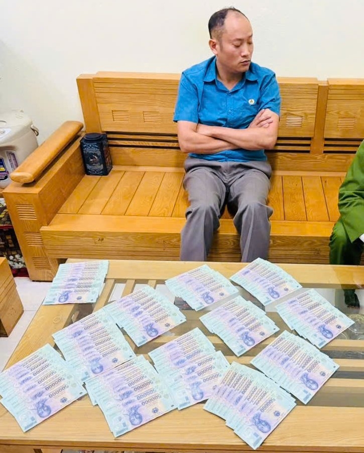 Đỗ Văn Luận và tang vật bị thu giữ