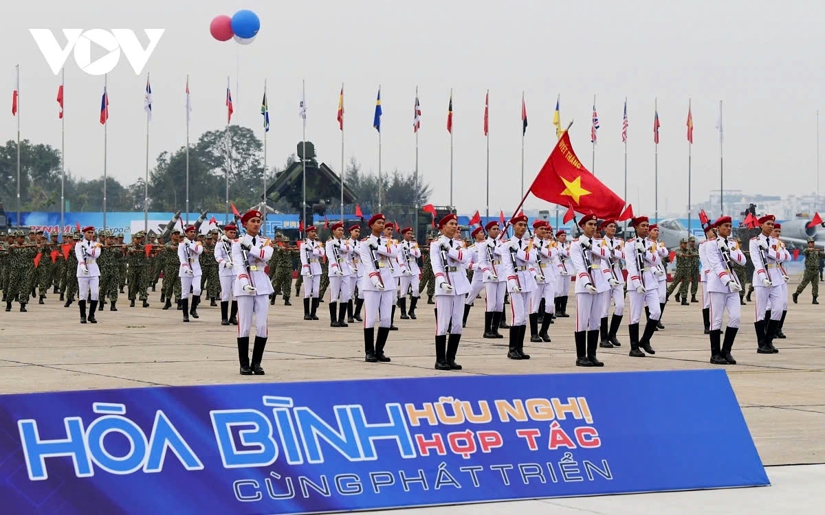 The Ministry of Defense stages the rehearsal at Gia Lam airfield on the outskirts of Hanoi which is also the venue for this year’s exhibition.