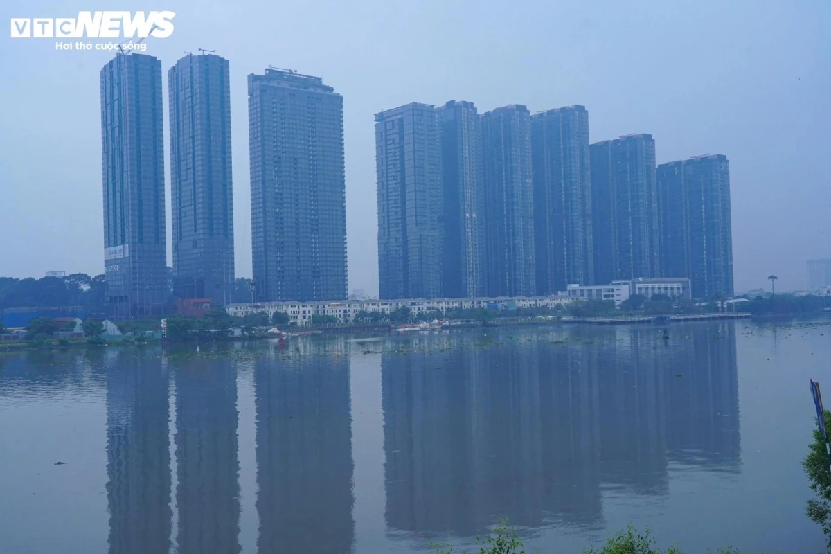 Theo dự báo của Đài Khí tượng thủy văn Nam Bộ, thời tiết TP.HCM hôm nay 3/12, sáng sớm trời có sương mù nhẹ, còn về trưa chiều sương tan dần khi có nắng lên.