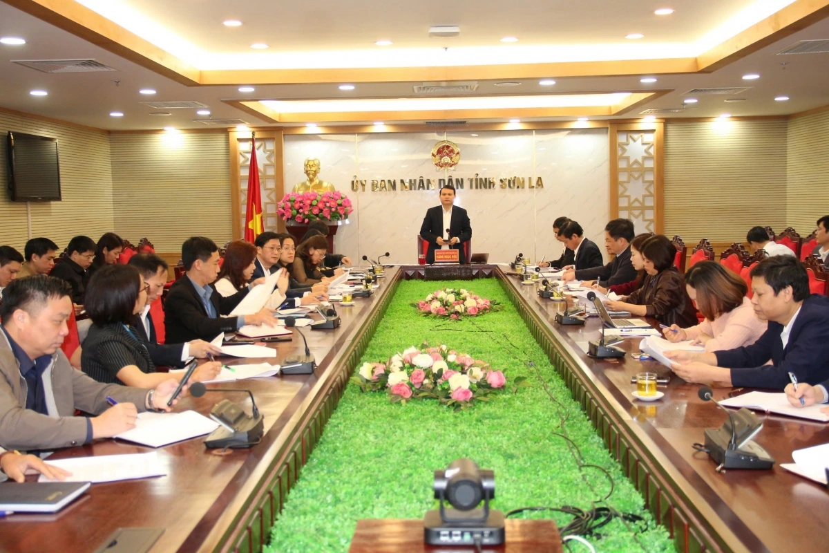 UBND tỉnh Sơn La họp thống nhất phương án sắp xếp tổ chức bộ máy các cơ quan, đơn vị
