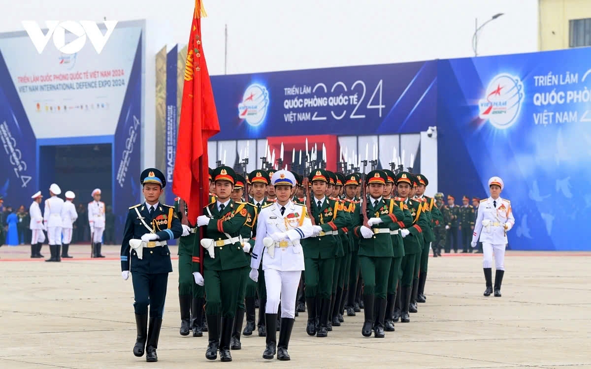 The Vietnam International Defense Exhibition 2024 is scheduled to take place at Gia Lam airfield from December 19 to 22. People are allowed to visit the exhibition from 9a.m. on December 21, earlier than the originally planned time of 1:30p.m.