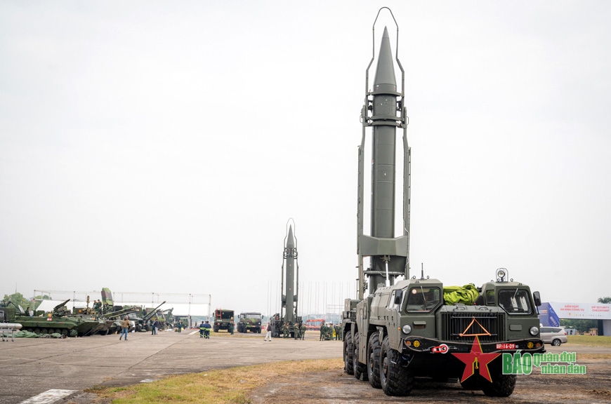 It displays the Scud-B ballistic missile system, demonstrating Vietnam’s missile defense capabilities.