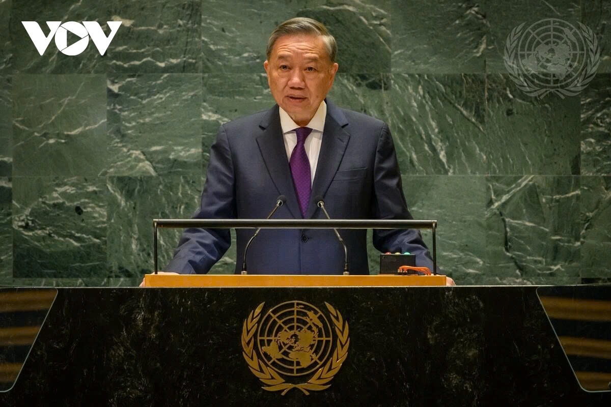 The then Party General Secretary and President (now General Secretary) To Lam attend the Summit of the Future and the 79th United Nations General Assembly during his working trip to the United States from September 21 – 25. He delivers important speeches during the UNGA sessions and holds sidelines meetings with US President Joe Biden, Ukrainian President Volodymir Zelensky, Indian Prime Minister Narendra Modi, among others. In the photo, General Secretary and President To Lam delivers a speech during the general debate of the 79th United Nations General Assembly.