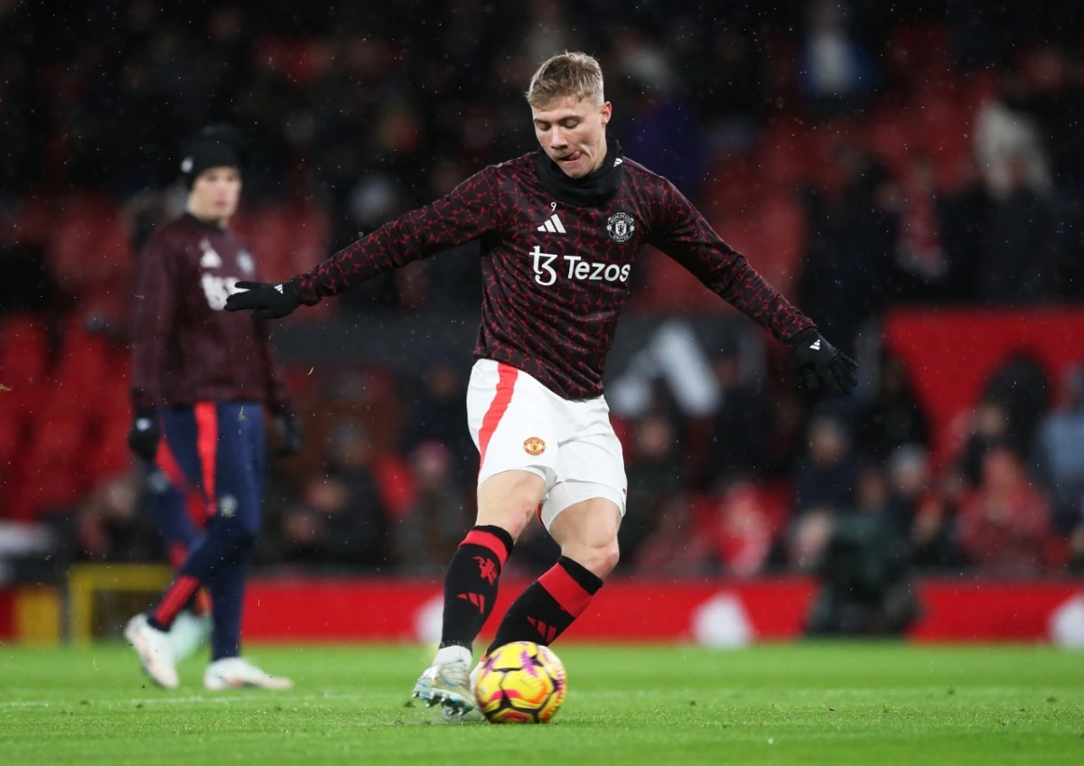 Hojlund đá cao nhất trên hàng công MU ở màn tiếp đón Nottingham Forest trên sân nhà trong khuôn khổ vòng 15 Ngoại hạng Anh 2024/2025 (Ảnh: Reuters)
