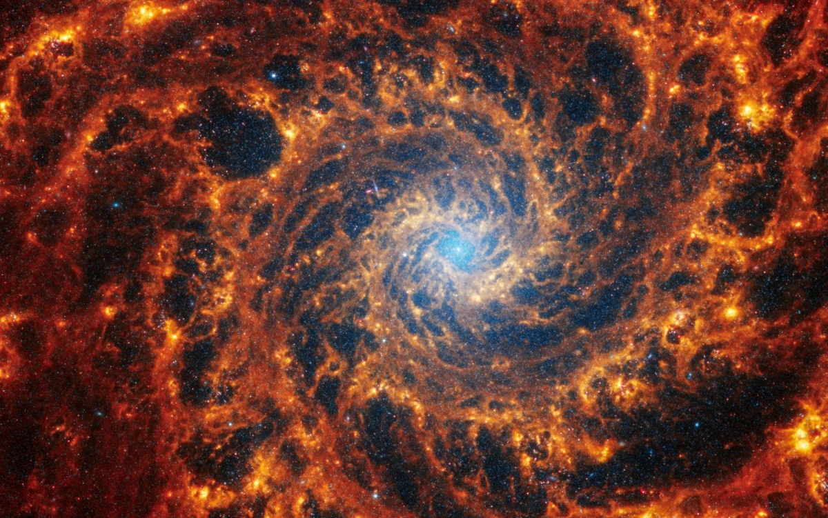 Thiên hà xoắn NGC 628 nằm cách Trái Đất 32 triệu năm ánh sáng được quan sát từ Kính Thiên văn Hubble. Ảnh: Reuters