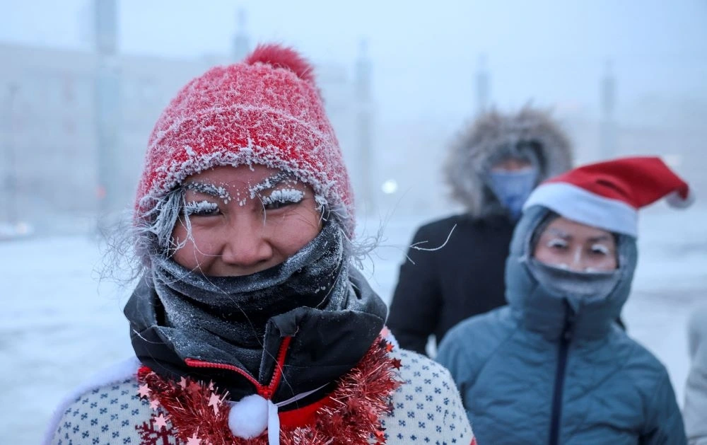 Người dân ở vùng Yakutsk, thủ phủ của nước cộng hòa Sakha, Nga chuẩn bị đón năm mới 2025 dưới nhiệt độ -47 độ C. Đây là một trong những khu vực đón năm mới lạnh nhất thế giới (Ảnh: Reuters)