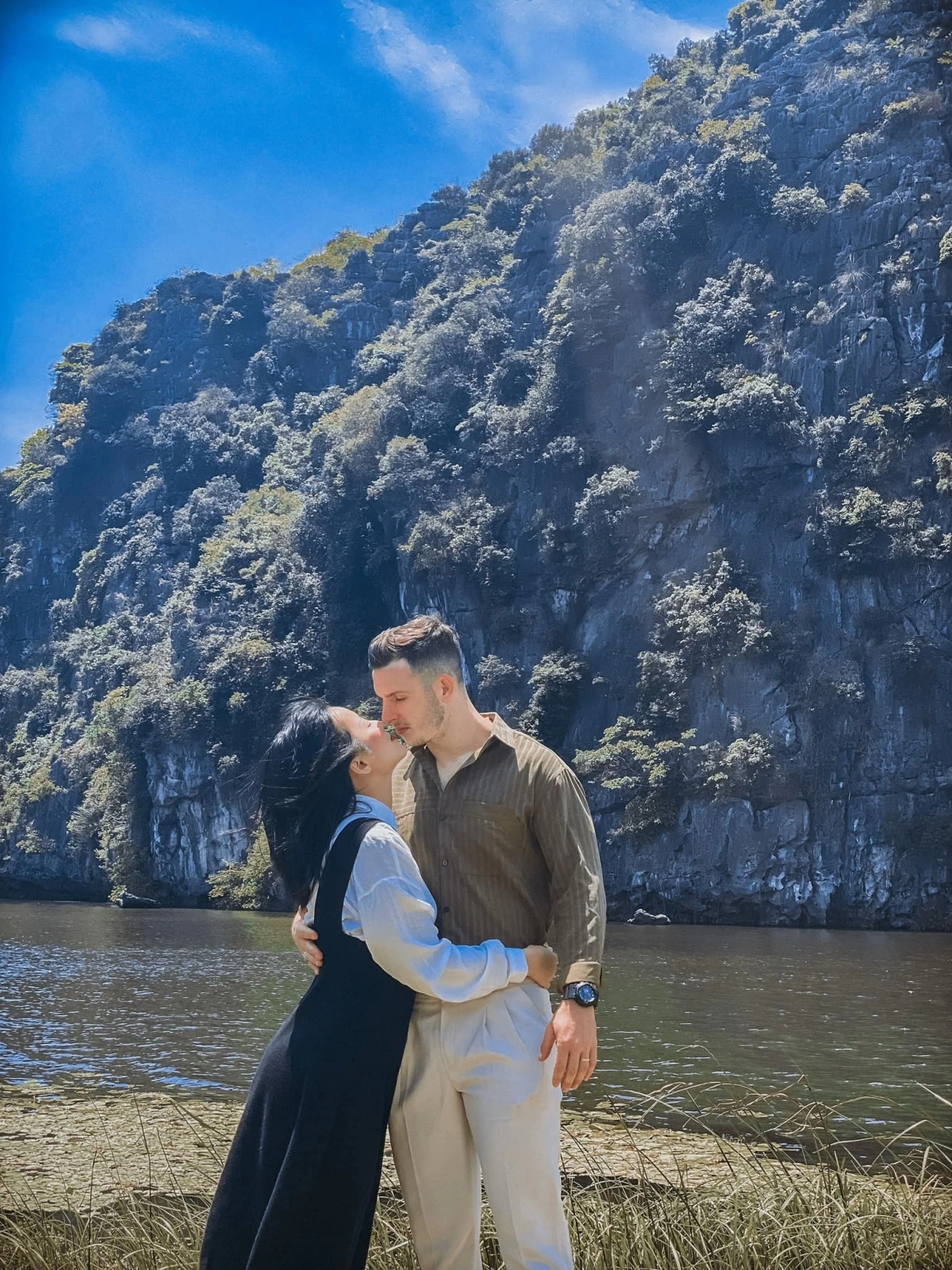 Chủ nhân kênh TikTok "Hai em bé lai” cảm thấy viên mãn khi ở bên chồng Tây.