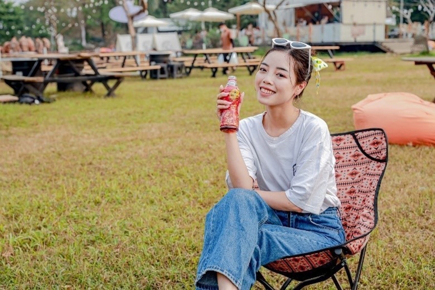 Được chiết xuất từ 9 loại thảo mộc tự nhiên, Trà Dr Thanh là thức uống yêu thích của nhiều người trẻ giúp thanh lọc cơ thể để luôn tươi mát trong những ngày cuối năm