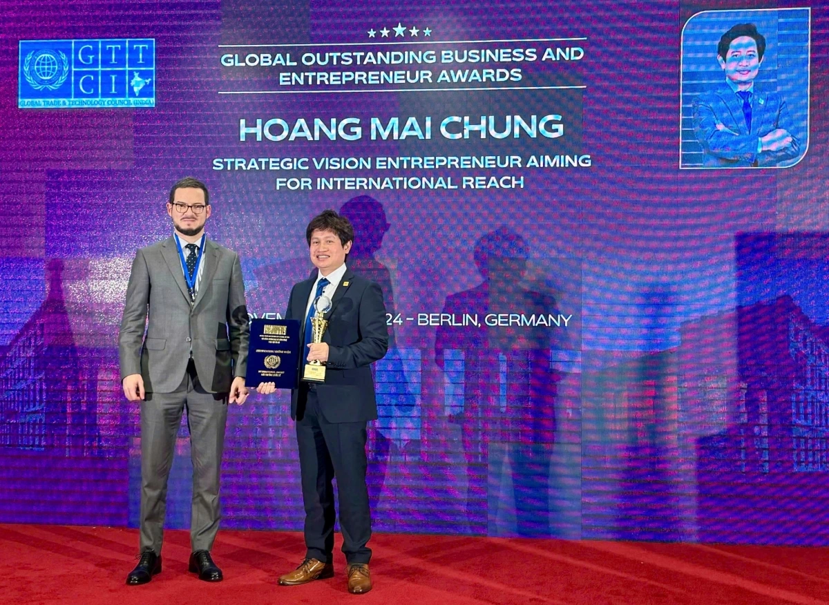 Chủ tịch Hoàng Mai Chung vinh dự được nhận danh hiệu "Doanh nhân tầm nhìn chiến lược vươn tầm quốc tế" tại Hội nghị Thượng đỉnh Khoa học &amp; Kinh tế Toàn cầu, tổ chức bởi Hội đồng Thương mại &amp; Công nghệ Toàn cầu Ấn Độ