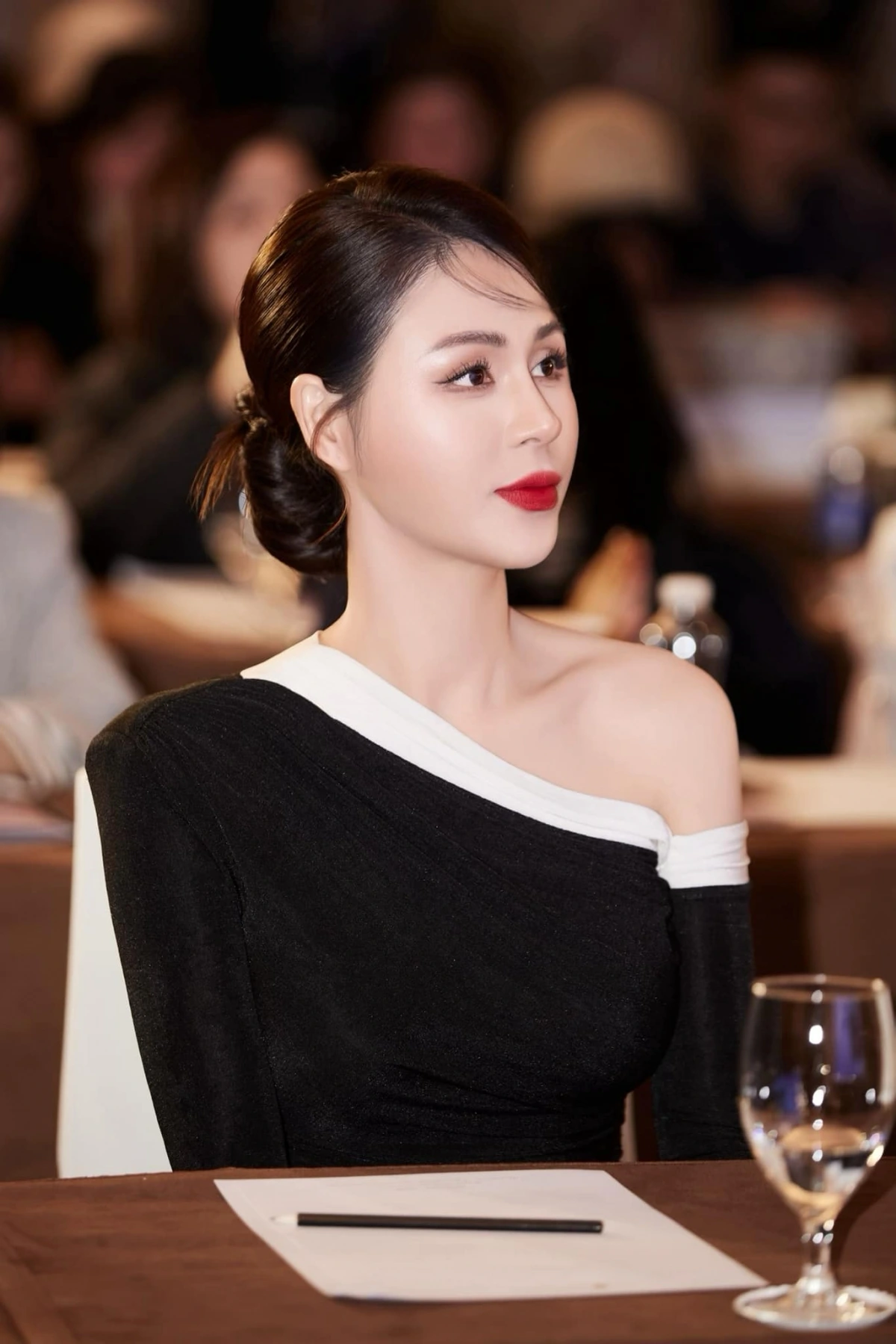 Lương Thu Trang được đề cử Diễn viên nữ ấn tượng tại VTV Awards 2024 là sự công nhận cho những nỗ lực và tài năng của cô với vai An Nhiên trong bộ phim "Trạm cứu hộ trái tim". Lương Thu Trang nhận được nhiều sự khen ngợi vì khả năng diễn xuất tinh tế và ấn tượng với vai diễn này. An Nhiên là một nhân vật có chiều sâu, với những tâm tư và cảm xúc phức tạp, và Lương Thu Trang đã khéo léo thể hiện mọi sắc thái của nhân vật này.