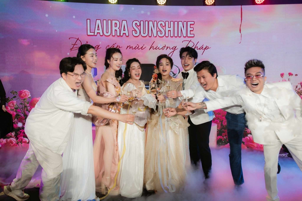 Diễn viên Nhật Kim Anh rạng rỡ trong sự kiện ra mắt bộ sưu tập nước hoa Laura Sunshine