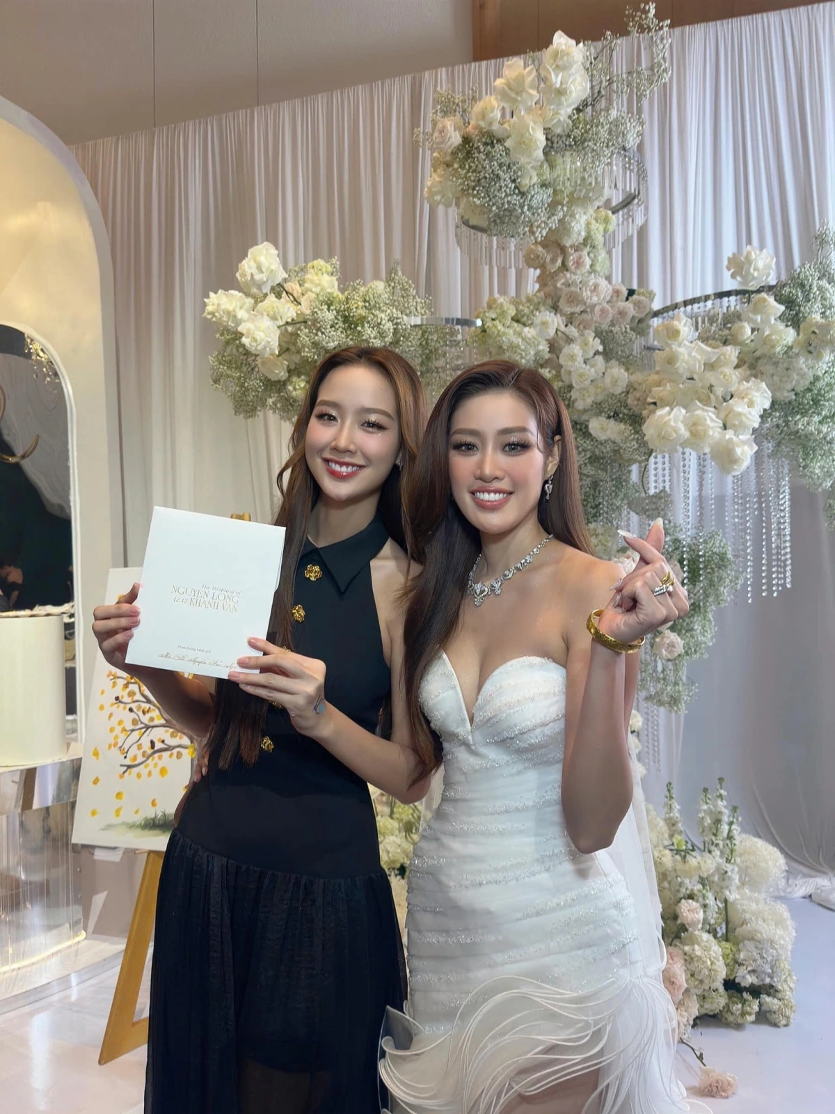 "Chúc chị yêu trăm năm hạnh phúc", Hoa hậu Lê Nguyễn Bảo Ngọc chúc mừng Khánh Vân.