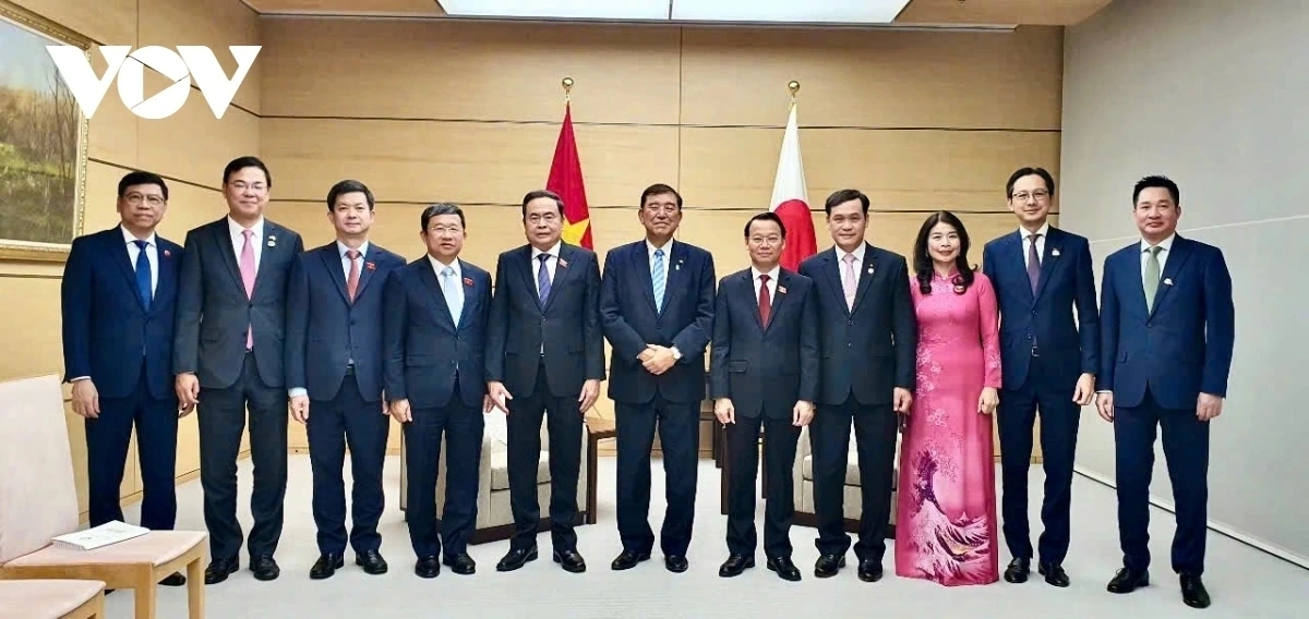 Tại cuộc hội kiến, hai bên nhất trí tăng cường gắn kết đào tạo nguồn nhân lực thông qua thúc đẩy hợp tác lao động, đào tạo nhân lực chất lượng cao, giao lưu nhân dân; Việt Nam tiếp tục cử nhiều lao động sang Nhật Bản, hỗ trợ ứng phó vấn đề già hoá dân số tại Nhật Bản.