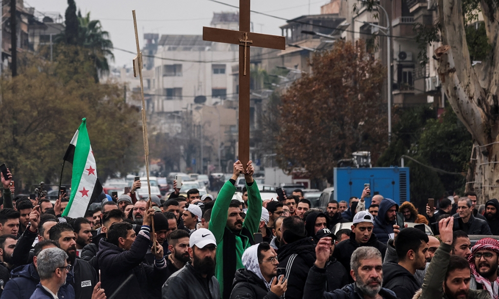 Người dân biểu tình ở Syria. Ảnh: Reuters