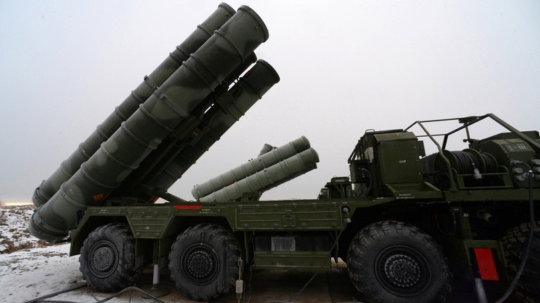 Nga sử dụng hệ thống S-400 đánh chặn tên lửa Ukraine. Ảnh: RT