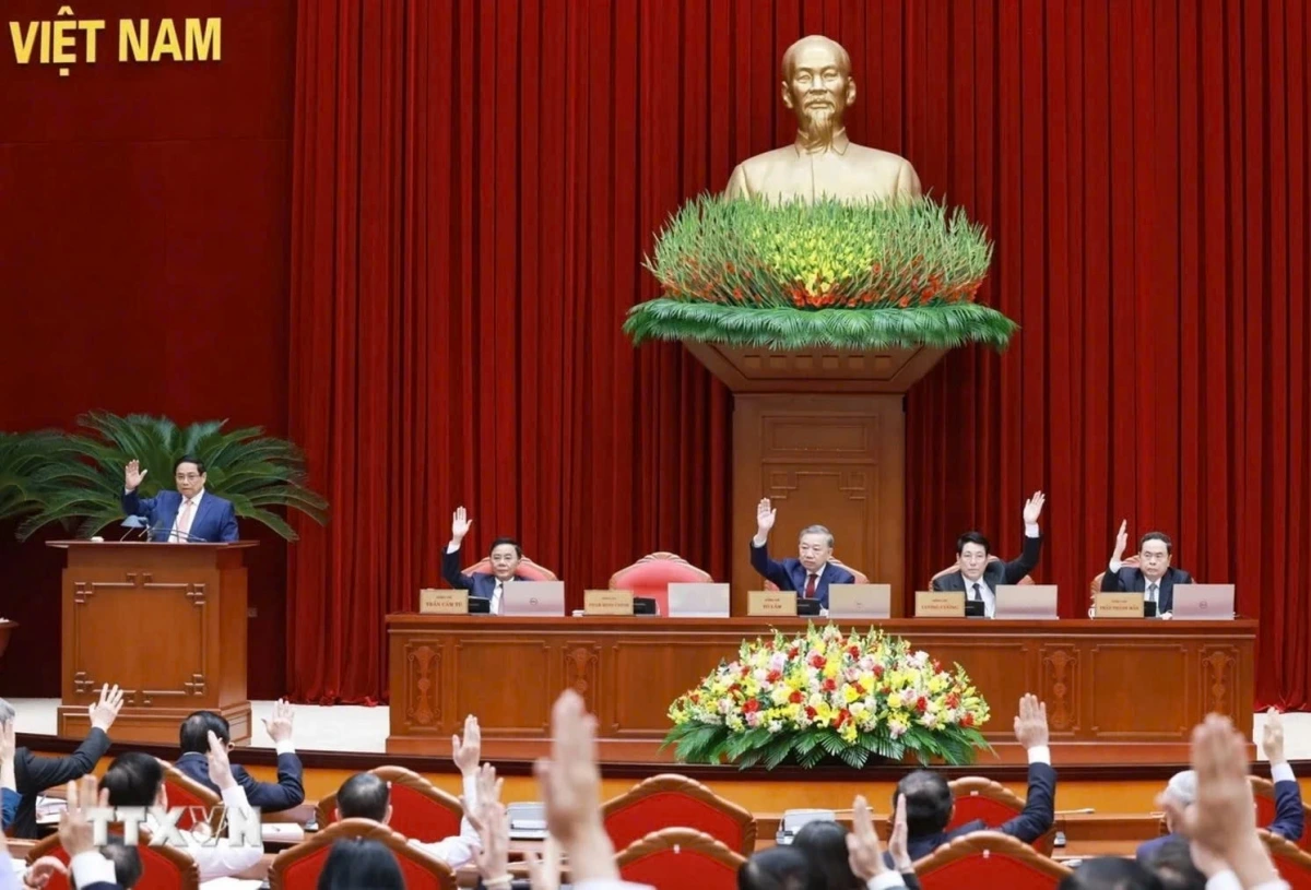 "Sắp xếp tinh gọn tổ chức bộ máy là công việc rất khó khăn, nhạy cảm, phức tạp, ảnh hưởng trực tiếp đến mỗi con người trong từng tổ chức. Do đó, đòi hỏi sự đoàn kết, quyết tâm cao, dũng cảm và cả sự hy sinh lợi ích cá nhân vì lợi ích chung", Tổng Bí thư nhấn mạnh khi bế mạc Hội nghị BCH Trung ương khóa XIII, hôm 25/11. Ảnh: TTXVN.