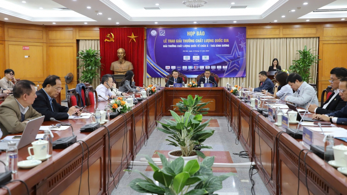 Toàn cảnh buổi họp báo