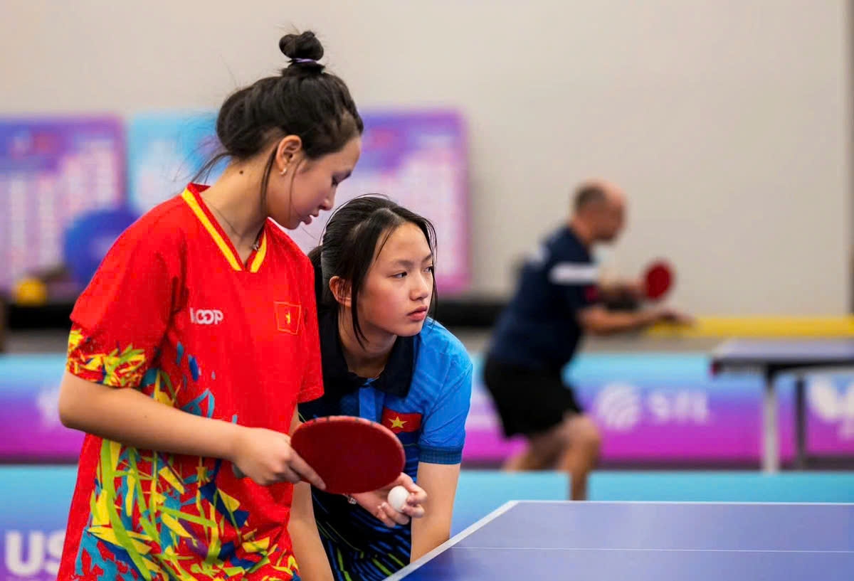 Do Le Van Chi, 14, and Do Le Van Linh, 13, secure a gold medal for Vietnam in the U15 girls' doubles at the 2024 US Open Table Tennis Championships. (Photo: 2024 US Open Champs))