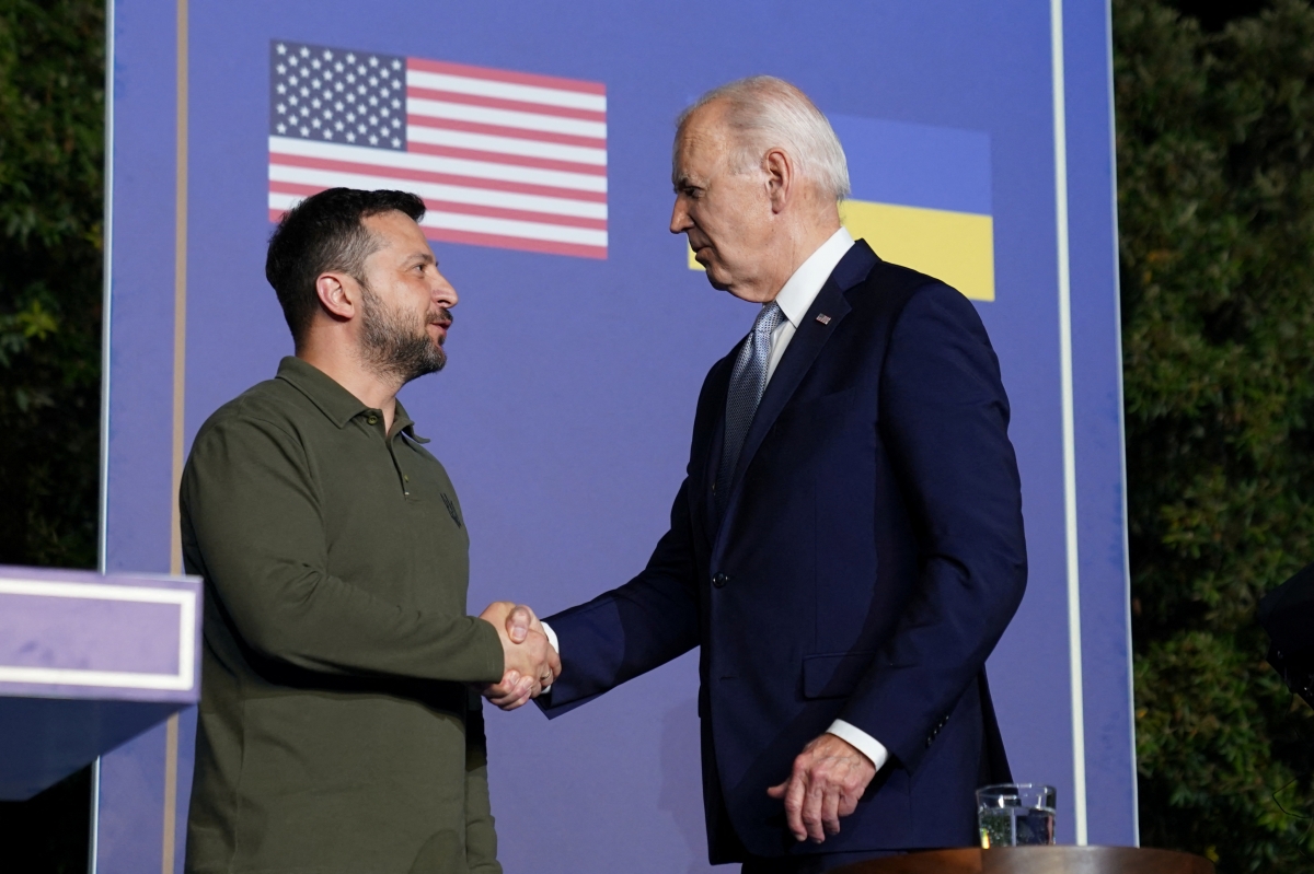 Tổng thống Ukraine Volodymyr Zelensky và Tổng thống Mỹ Joe Biden. Ảnh: Reuters