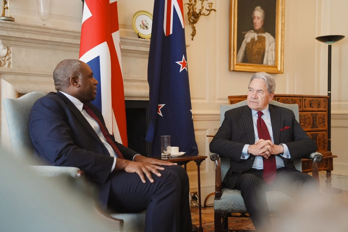Ngoại trưởng New Zealand Winston Peters (phải) và Ngoại trưởng Anh David Lamy. Nguồn: X/Winston Peters
