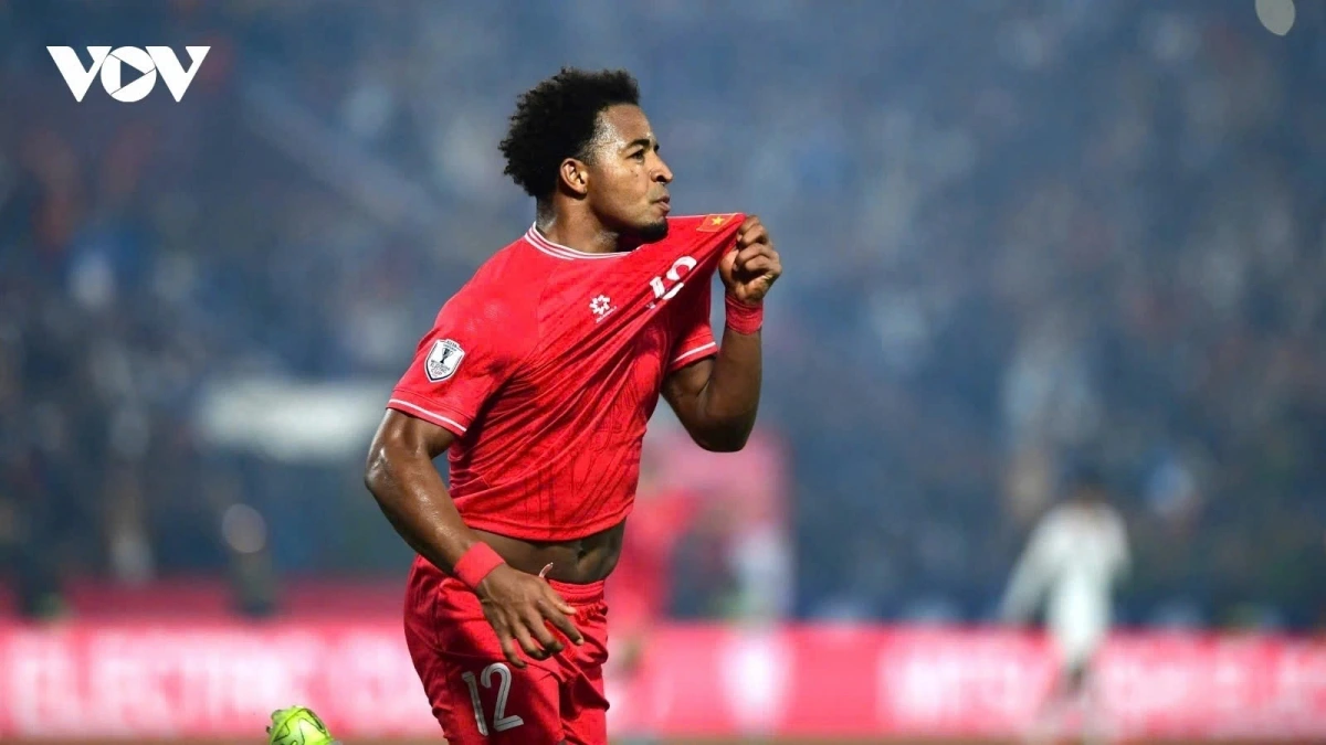 Naturalized striker of Brazilian origin Nguyen Xuan Son strikes a brace, helping Vietnam stun Myanmar 5-0 in a Group B match on December 21.