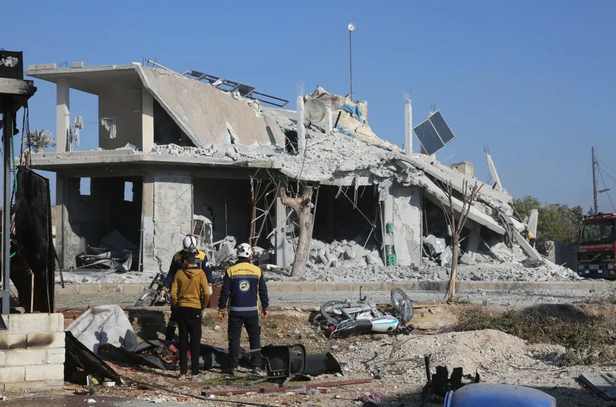 Cảnh đổ nát ở Syria sau cuộc tấn công ngày 28/11. Ảnh: Getty