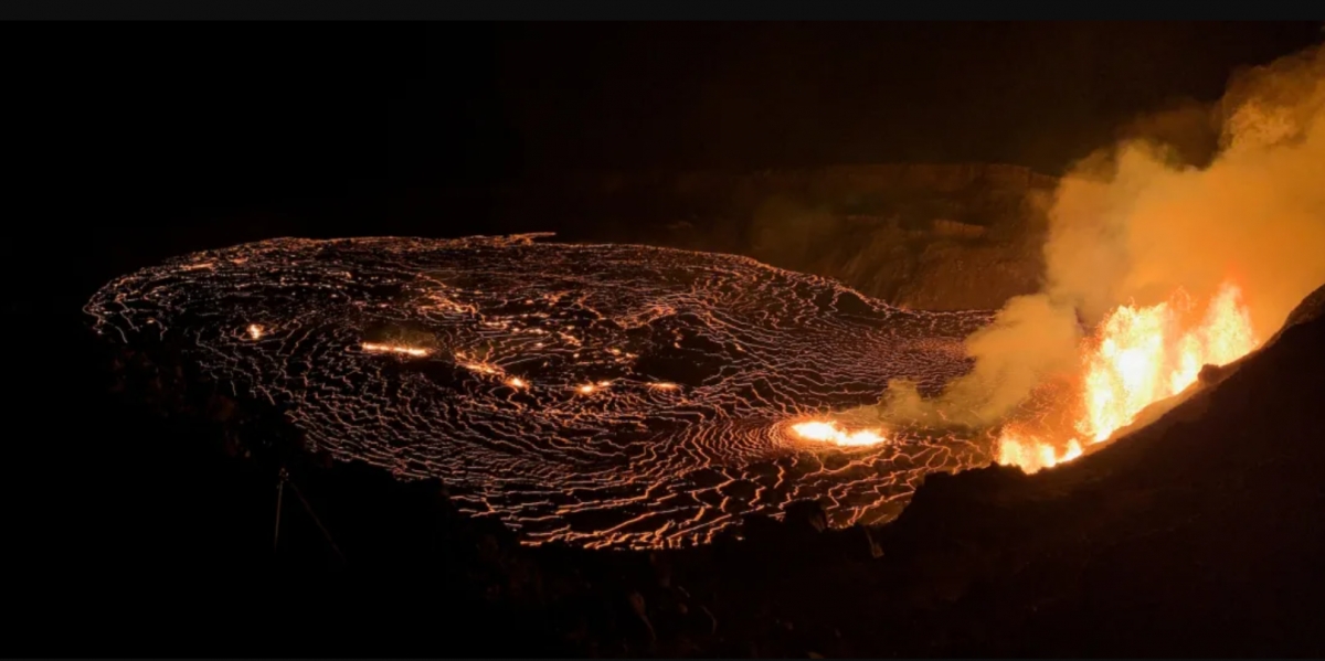 Núi lửa Kilaue phun trào. Ảnh: Reuters